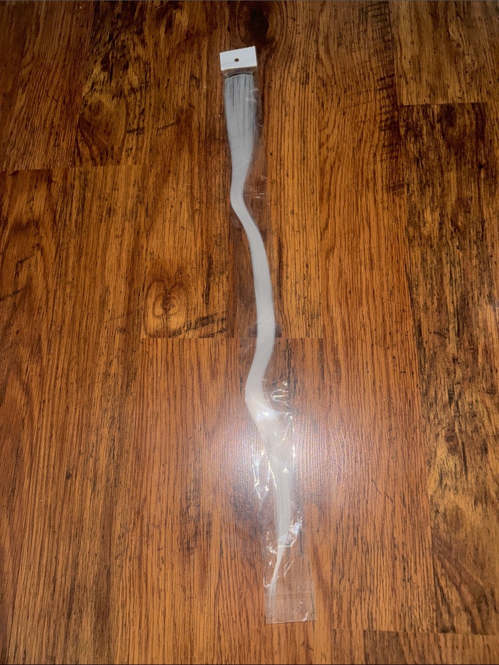24” White Hair Clip-In C1.Bk.R.2